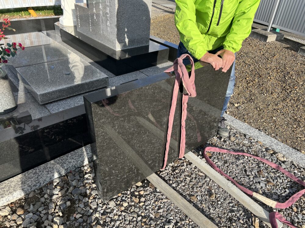 【東浦町 平成21年建立石塔 墓誌追加彫り工事～板石の据付け～】お施主様ID:hi02t