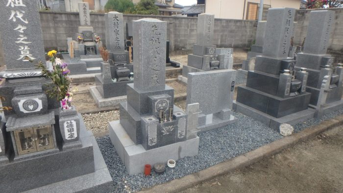 【東浦町 昭和31年建立８寸角石塔　墓誌新設・追加彫り・免震・クリーニング工事～仕上げ・完成～】